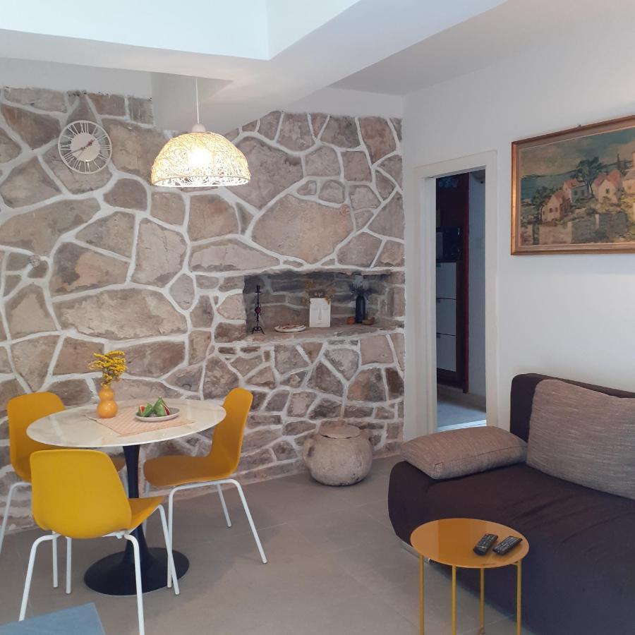 Apartment Vanda Splitska Exterior photo