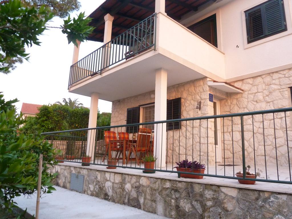 Apartment Vanda Splitska Exterior photo