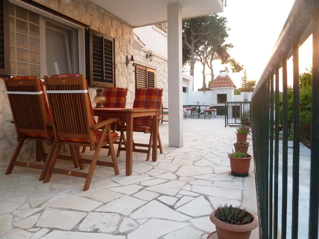 Apartment Vanda Splitska Exterior photo
